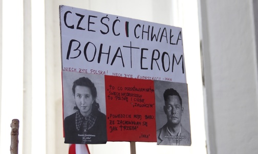 "Jest mi smutno, że muszę umierać, powiedzcie mojej babci, że zachowałam się jak trzeba". To słowa "Inki" skreślone niedługo przed egzekucją