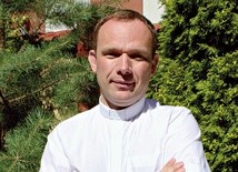 – Nawet osoba niewierząca, chcąc odnaleźć się we współczesnym świecie, musi uwzględnić religijność innych  – mówi ks. Bielinowicz.