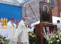 Ikona MB Częstochowskiej do diecezji łowickiej przybywa z diecezji płockiej.