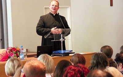 – Często zapominamy, o tym, że obecność religii w szkole jest czymś normalnym w wielu państwach Europy – zauważył podczas wykładu ks. prof. Radosław Chałupniak.