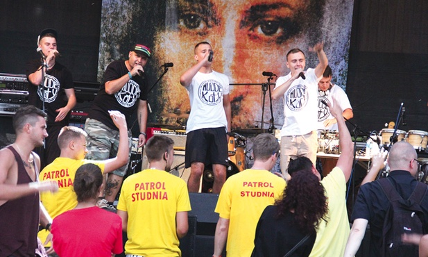 O tym, że Pana Boga można chwalić nawet przez hip-hop, przekonywał zespół Muode Koty.