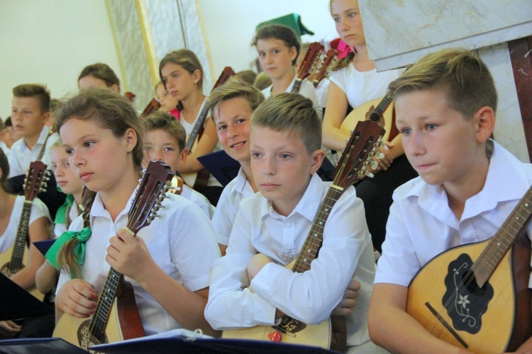 Koncert na 100 mandolin