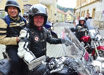 ▲	Ksiądz Krzysztof Pełech jest także prezydentem świdnickiego oddziału klubu motocyklowego, który za swoje godło przyjął muszlę św. Jakuba. 