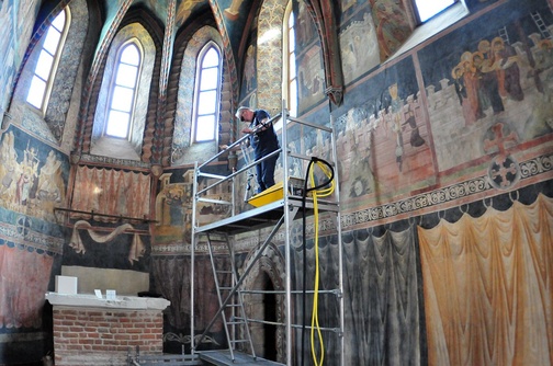 Ratują laserem bezcenny fresk w Kaplicy Trójcy Świętej