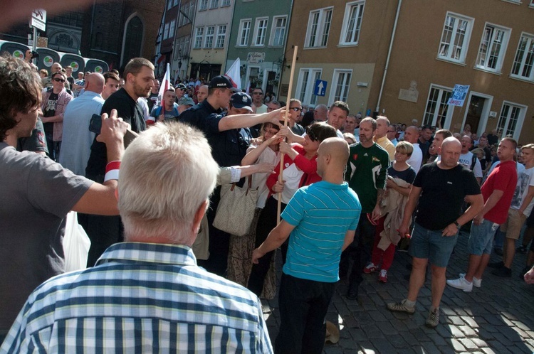 Zajścia przed bazyliką Mariacką