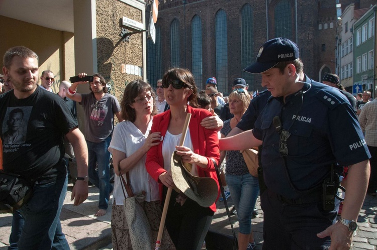 Zajścia przed bazyliką Mariacką