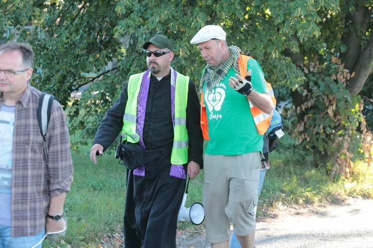 Niepełnosprawni wędrują do Matki