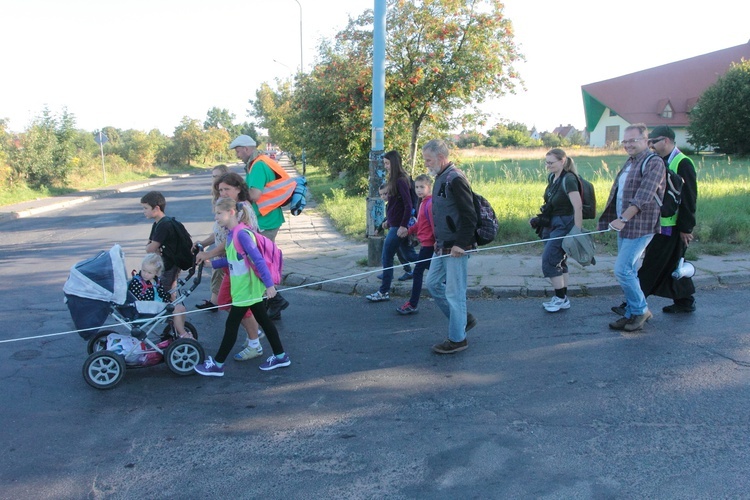 Niepełnosprawni wędrują do Matki