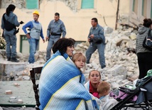 W Amatrice zawaliły się prawie wszystkie domy. Miasto nie istnieje, a mieszkańcy pozostali bez dachu nad głową.