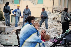 W Amatrice zawaliły się prawie wszystkie domy. Miasto nie istnieje, a mieszkańcy pozostali bez dachu nad głową.