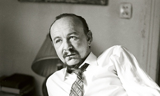Stanisław Grochowiak uważał, że również to, co brzydkie, ułomne, chore, a przez to wyrzucane na margines, jest godne naszej uwagi. Aby to sobie uświadomić warto czytać jego wiersze.