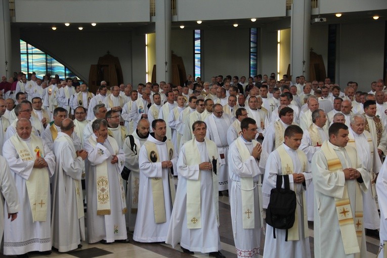 Pielgrzymka duchowieństwa metropolii górnośląskiej do Łagiewnik - cz. II (31 sierpnia 2016).