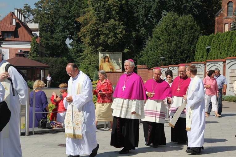 Pielgrzymka duchowieństwa metropolii górnośląskiej do Łagiewnik - cz. II (31 sierpnia 2016).