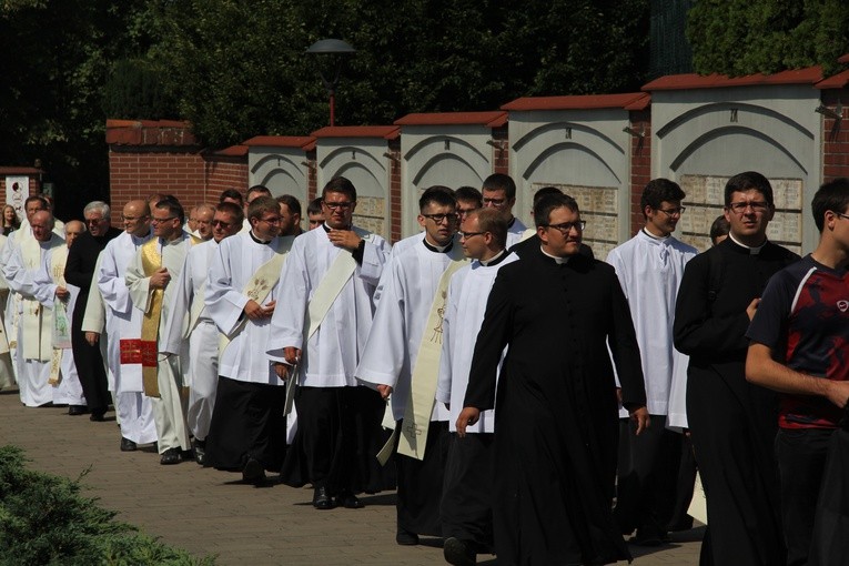 Pielgrzymka duchowieństwa metropolii górnośląskiej do Łagiewnik - cz. II (31 sierpnia 2016).