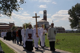 Procesja z Centrum Jana Pawła II do Sanktuarium Bożego Miłosierdzia