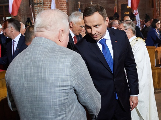 Prezydent Duda podziękował Wałęsie, przekazali sobie znak pokoju