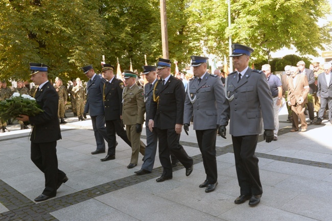 Odsłonięcie pomnika 72. Pułku Piechoty