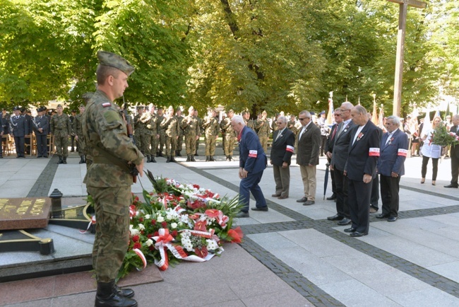 Odsłonięcie pomnika 72. Pułku Piechoty