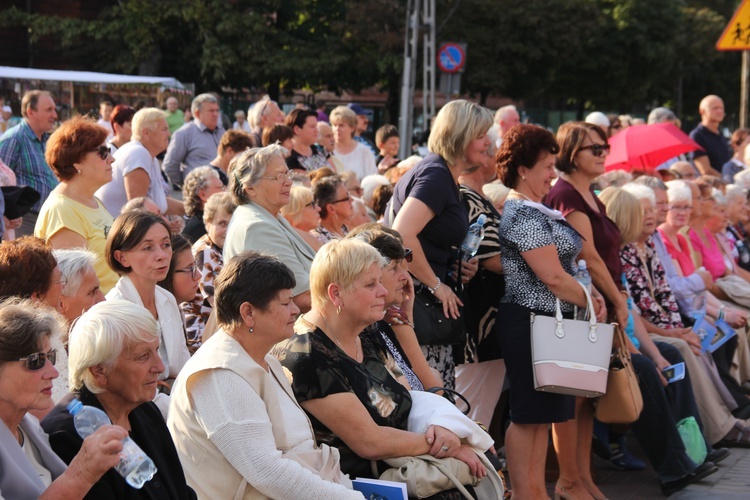 Peregrynacja ikony MB Częstochowskiej w parafii MB Pocieszenia w Żyrardowie