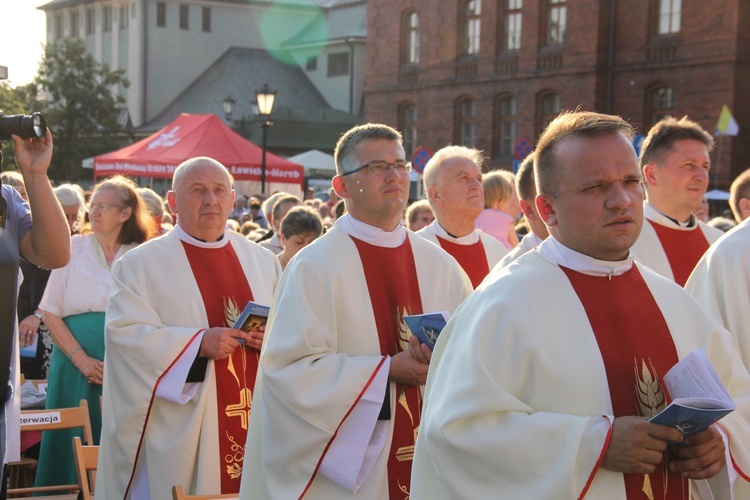 Peregrynacja ikony MB Częstochowskiej w parafii MB Pocieszenia w Żyrardowie