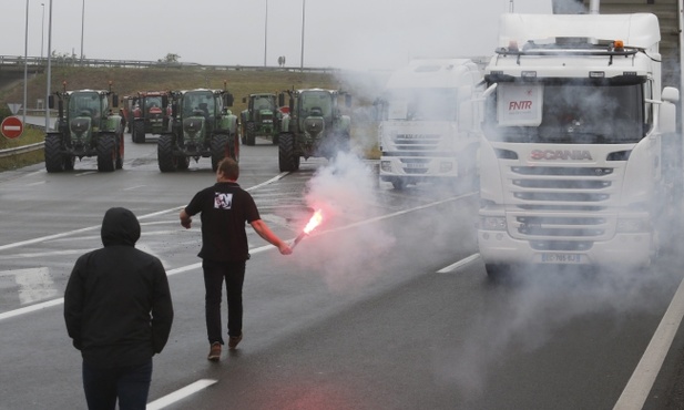 Calais: Mieszkańcy mają dość obozowiska emigrantów