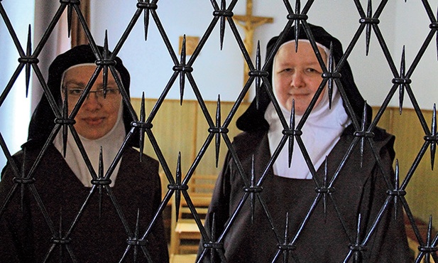 – Najwięcej intencji przychodzi drogą mailową – mówią matka przeorysza Magdalena (z lewej) i siostra Agnieszka.