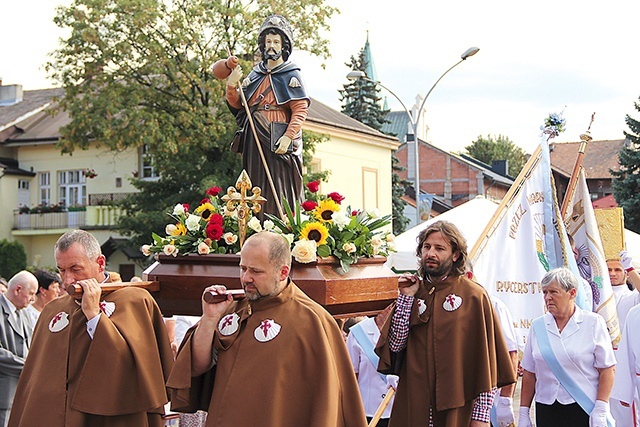 Procesja z figurą św. Jakuba, patrona pielgrzymów.