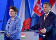 Orban: Pomagać uchodźcom, ale i chronić granice