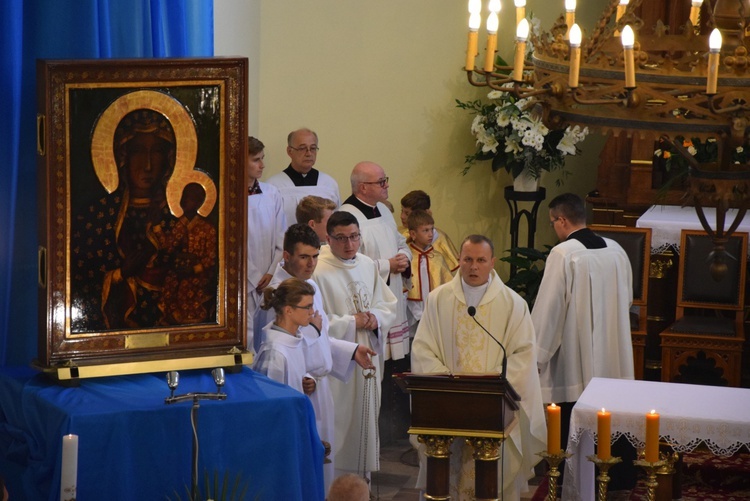 Powitanie ikony MB Częstochowskiej w parafii Wniebowstąpienia Pańskiego w Żyrardowie