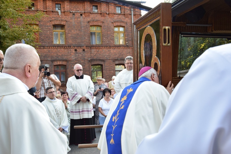 Powitanie ikony MB Częstochowskiej w parafii Wniebowstąpienia Pańskiego w Żyrardowie