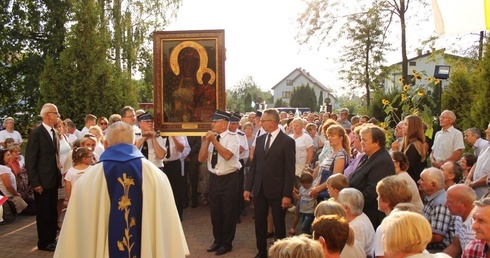 Tłum wiernych witał obraz Matki Bożej Częstchwoskiej w Jaktorowie
