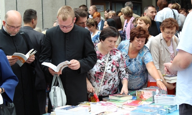 Po inauguracyjnej Eucharystii katecheci mogli też zaopatrzyć się w wydawnictwa i pomoce do pracy z uczniami.