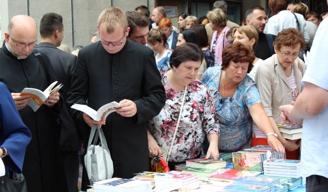 Po inauguracyjnej Eucharystii katecheci mogli też zaopatrzyć się w wydawnictwa i pomoce do pracy z uczniami.