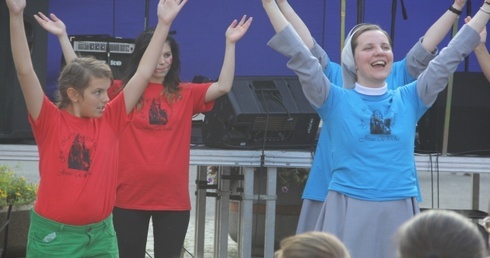 Na rok przed ogłoszeniem