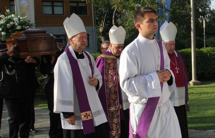 Ostatnie pożegnanie ks. Józefa Strączka w Porąbce - 11 września 2016 r.