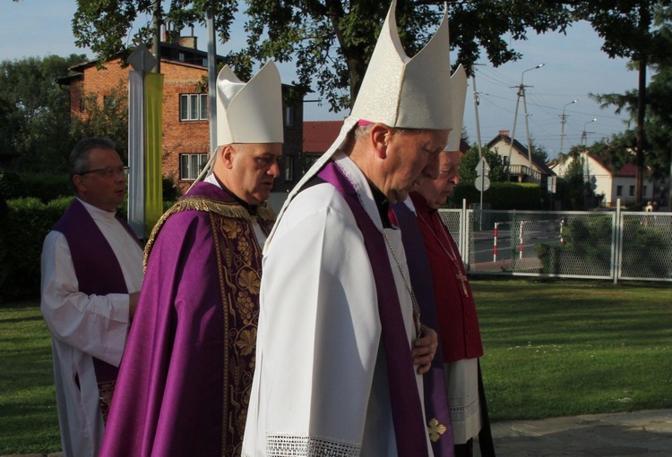 Ostatnie pożegnanie ks. Józefa Strączka w Porąbce - 11 września 2016 r.