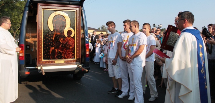 Powitanie ikony MB Częstochowskiej w Szymanowie