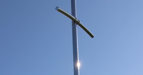 Krzyż na wzgórzu Trzy Lipki góruje nad miastem i został wzniesiony w miejscu starego krzyża, usuniętego podczas II wojny światowej