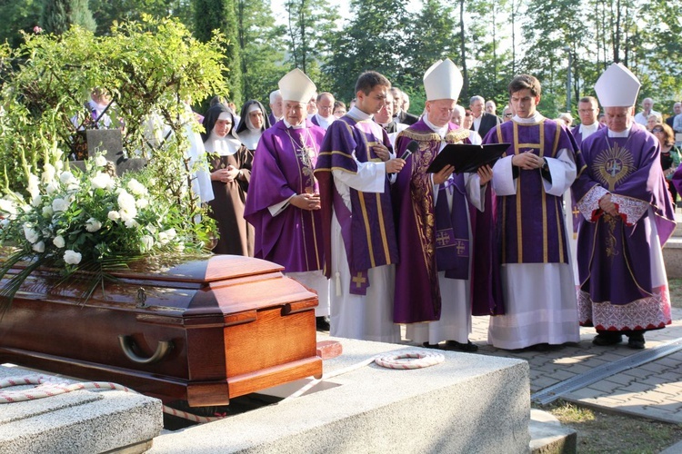 Pogrzeb ks. Józefa Strączka w Porąbce - 12 września 2016 r.