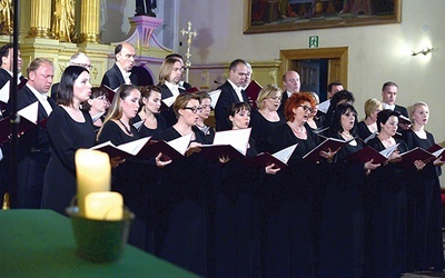 W zabytkowym kościele zaśpiewał Chór Filharmonii Narodowej.