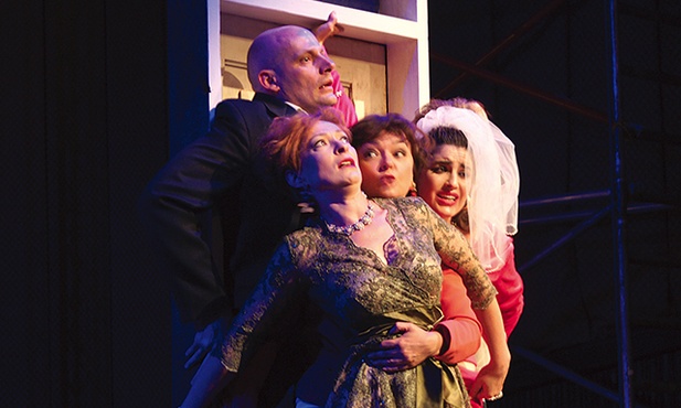 Każdy z 56 dramatów rodzinnych Levina ma w sobie akcenty mistyczne.