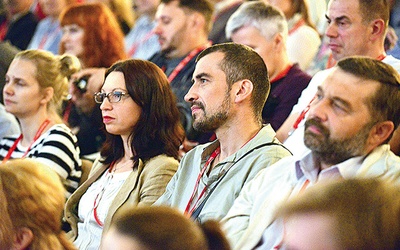 Centrum kongresowe znajduje się w sercu Świdnicy, w budynku teatru miejskiego.