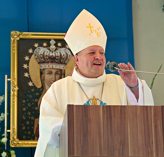 Homilię wygłosił  w Pszowie bp Adam Wodarczyk.