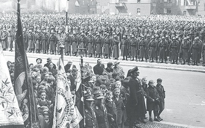 73 pułk piechoty w Katowicach na obchodach święta 3 maja w 1935 r.