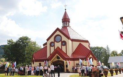 Kościół w Śnietnicy jest niewielki, ale stylowy i dobrze „skrojony”.