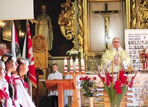 ▲	Oprawę muzyczną tej liturgii przygotował Harcerski Zespół Pieśni i Tańca „Dzieci Płocka”.