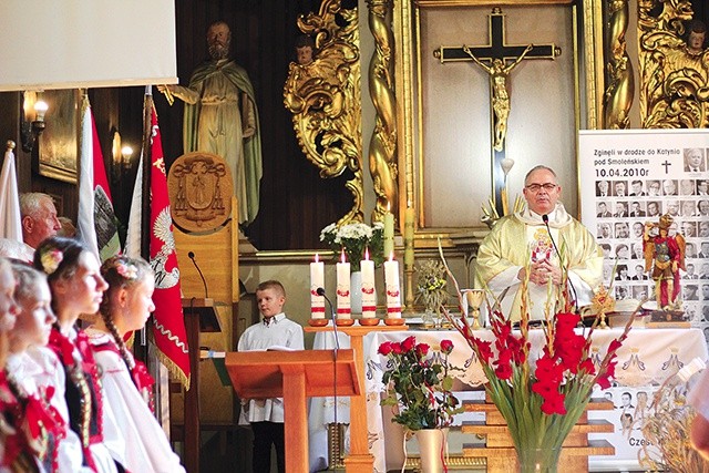 ▲	Oprawę muzyczną tej liturgii przygotował Harcerski Zespół Pieśni i Tańca „Dzieci Płocka”.