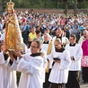 ▲	W procesji z figurą Matki Bożej Skępskiej wziął udział abp Józef Michalik z Przemyśla.
