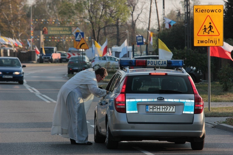 Powitanie ikony MB Częstochowskiej w Miedniewicach