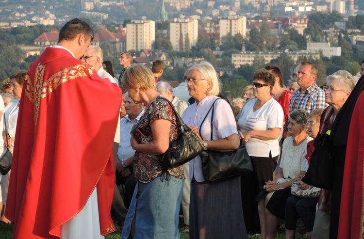 Bielszczanie pod krzyżem na Trzech Lipkach